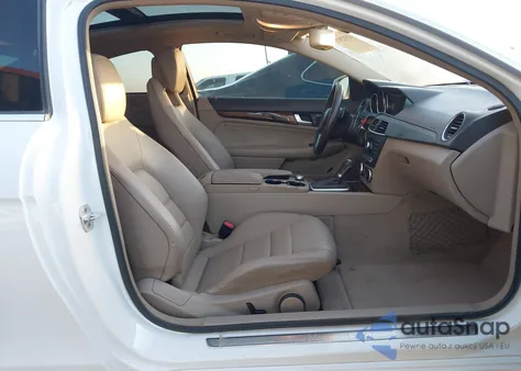 2014 Mercedes-Benz C 250 из США, поврежденный, VIN WDDGJ4HB7EG286877